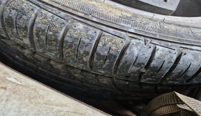 2011 Volkswagen Jetta TRENDLINE 2.0L TDI, Diesel, Manual, 1,81,217 km, tyre