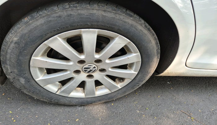 2011 Volkswagen Jetta TRENDLINE 2.0L TDI, Diesel, Manual, 1,81,217 km, tyre