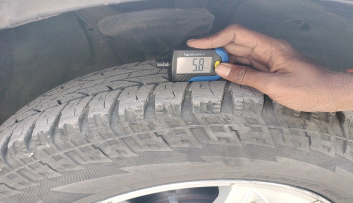 2012 Mahindra XUV500 W8, Diesel, Manual, 1,72,314 km, tyre