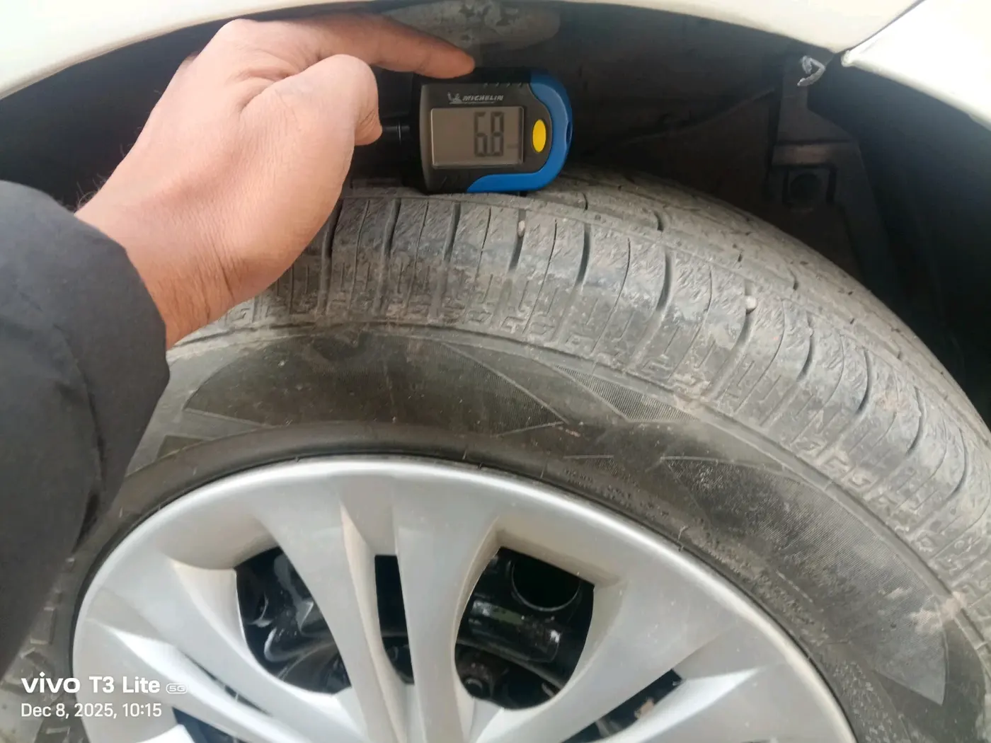 2016 Maruti Ertiga VXI CNG, CNG, Manual, 97,569 km, tyre
