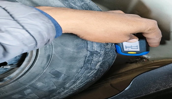 2016 Maruti Swift Dzire VDI ABS, Diesel, Manual, 1,02,286 km, tyre