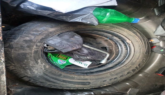 2016 Renault Kwid RXT 0.8, Petrol, Manual, 48,478 km, tyre