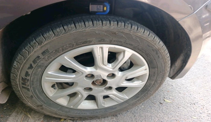 2017 Tata Tiago XZ PETROL, Petrol, Manual, 44,123 km, tyre