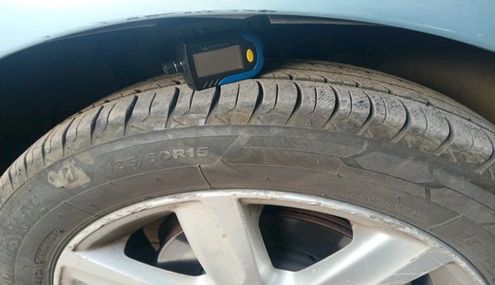 2010 Volkswagen Polo HIGHLINE 1.6L, Petrol, Manual, 1,32,889 km, tyre