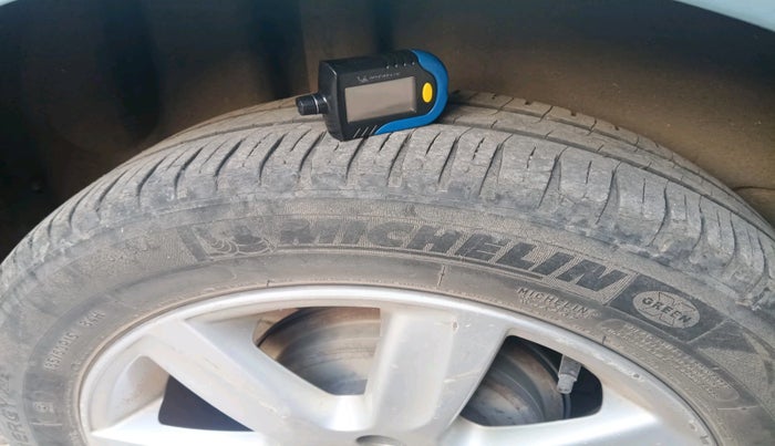 2010 Volkswagen Polo HIGHLINE 1.6L, Petrol, Manual, 1,32,889 km, tyre