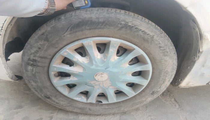 2011 Maruti Swift Dzire VXI, Petrol, Manual, 1,06,973 km, tyre