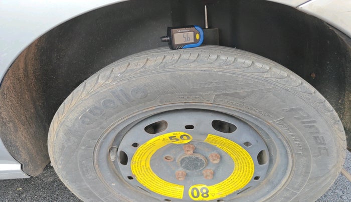 2014 Volkswagen Polo HIGHLINE DIESEL, Diesel, Manual, 1,02,339 km, tyre