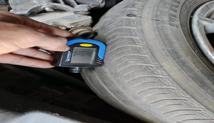 2014 Volkswagen Polo HIGHLINE DIESEL, Diesel, Manual, 1,02,339 km, tyre