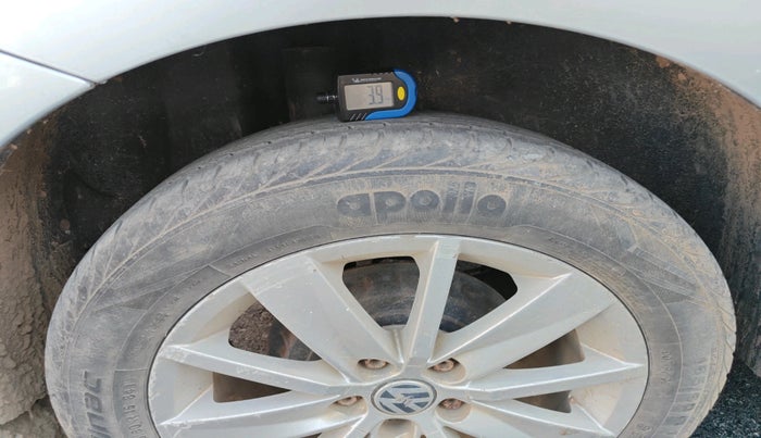 2014 Volkswagen Polo HIGHLINE DIESEL, Diesel, Manual, 1,02,339 km, tyre