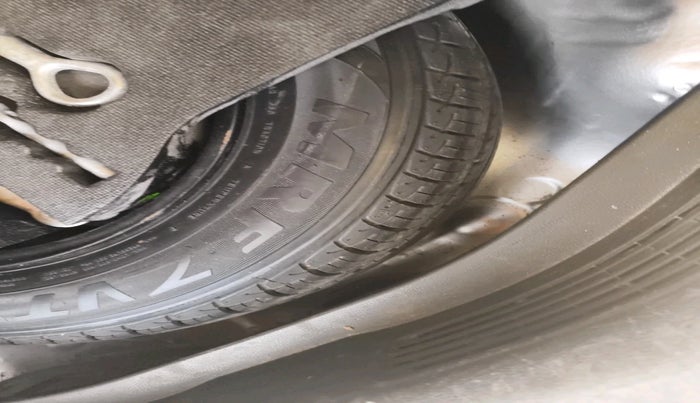 2016 Honda Jazz 1.2L I-VTEC V, Petrol, Manual, 1,23,074 km, tyre