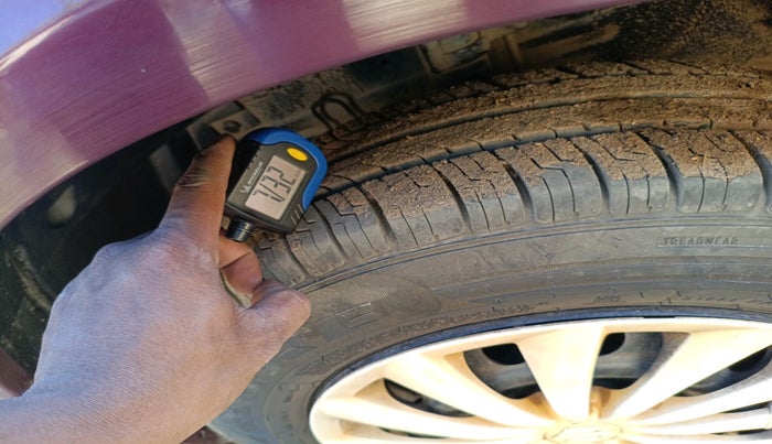 2015 Maruti Swift Dzire VXI, Petrol, Manual, 82,616 km, tyre