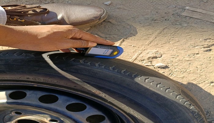 2015 Maruti Swift Dzire VXI, Petrol, Manual, 82,616 km, tyre