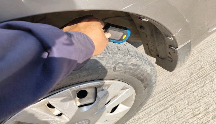 2013 Maruti Swift LXI, Petrol, Manual, 1,29,022 km, tyre