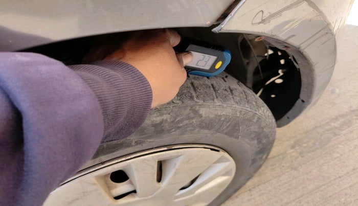 2013 Maruti Swift LXI, Petrol, Manual, 1,29,022 km, tyre