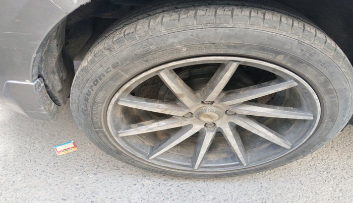 2017 Maruti Ciaz DELTA DIESEL 1.3, Diesel, Manual, 1,02,251 km, tyre