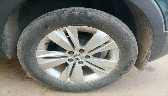 2024 Skoda KUSHAQ AMBITION 1.0L TSI MT, Petrol, Manual, 26,775 km, tyre