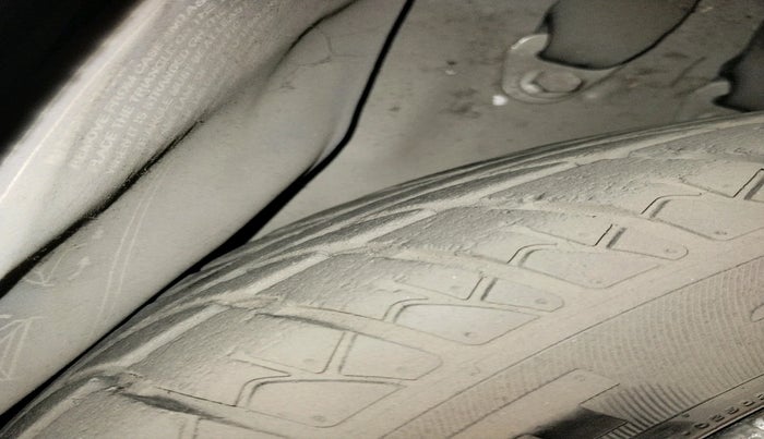 2013 Maruti Wagon R 1.0 LXI, Petrol, Manual, 63,386 km, tyre