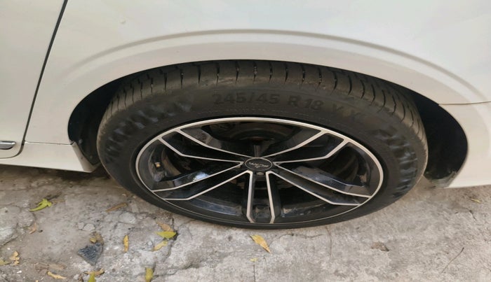 2017 Volvo S90 D4 INSCRIPTION , Diesel, Automatic, 1,10,000 km, tyre