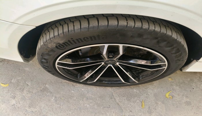 2017 Volvo S90 D4 INSCRIPTION , Diesel, Automatic, 1,10,000 km, tyre