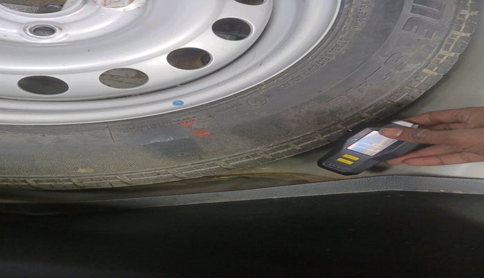 2016 Maruti Swift LXI (O), Petrol, Manual, 86,293 km, tyre