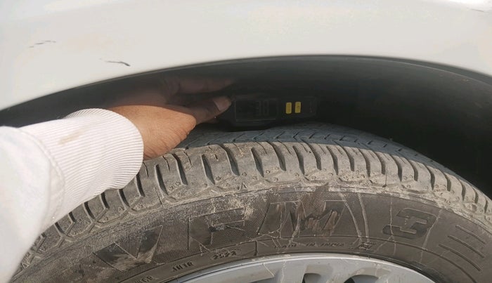 2016 Maruti Swift LXI (O), Petrol, Manual, 86,293 km, tyre