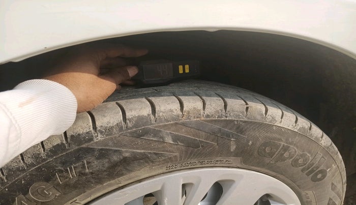 2016 Maruti Swift LXI (O), Petrol, Manual, 86,293 km, tyre