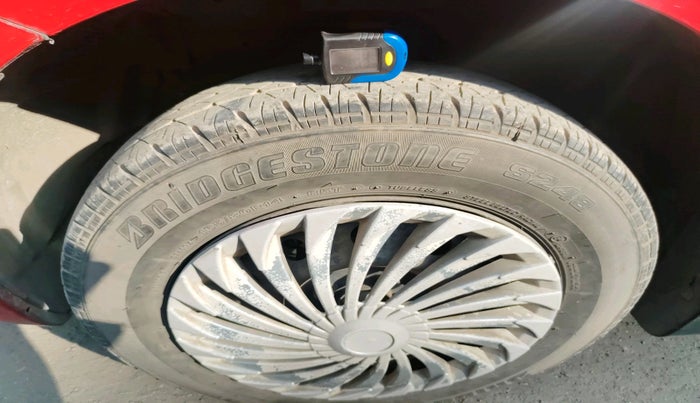 2014 Maruti Swift VXI, Petrol, Manual, 1,33,453 km, tyre