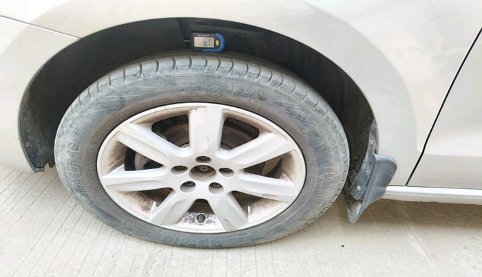 2012 Volkswagen Vento HIGHLINE DIESEL 1.6, Diesel, Manual, 1,10,215 km, tyre