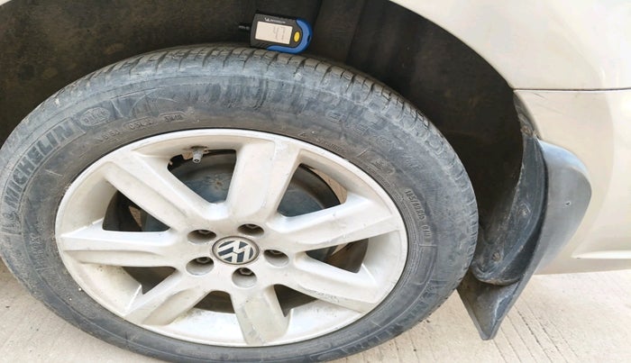 2012 Volkswagen Vento HIGHLINE DIESEL 1.6, Diesel, Manual, 1,10,215 km, tyre