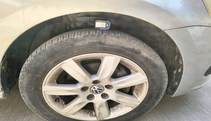 2012 Volkswagen Vento HIGHLINE DIESEL 1.6, Diesel, Manual, 1,10,215 km, tyre