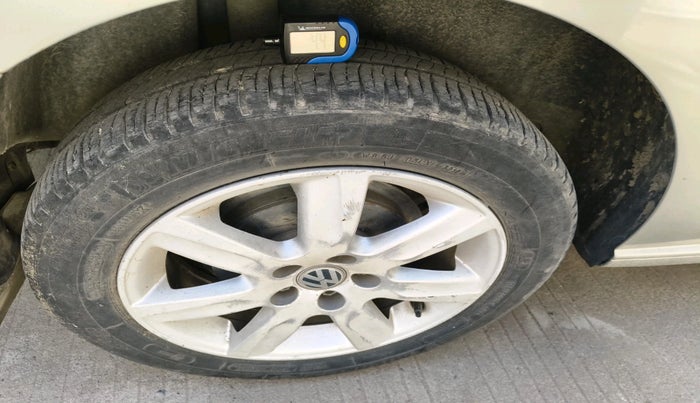 2012 Volkswagen Vento HIGHLINE DIESEL 1.6, Diesel, Manual, 1,10,215 km, tyre