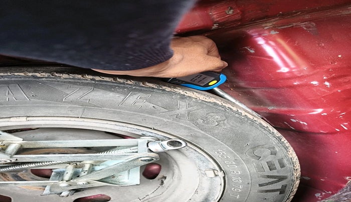 2015 Renault Kwid RXL, Petrol, Manual, 1,20,871 km, tyre