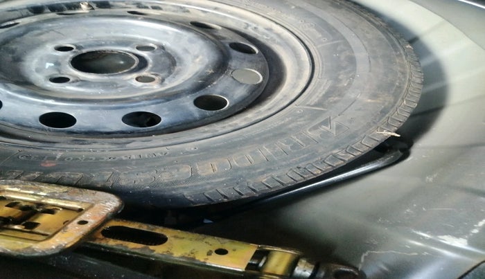 2013 Hyundai i10 SPORTZ 1.2 AT, Petrol, Automatic, 37,824 km, tyre