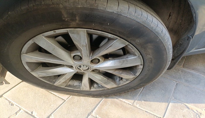 2018 Skoda Octavia L&K 1.8 TSI AT, Petrol, Automatic, 87,316 km, tyre