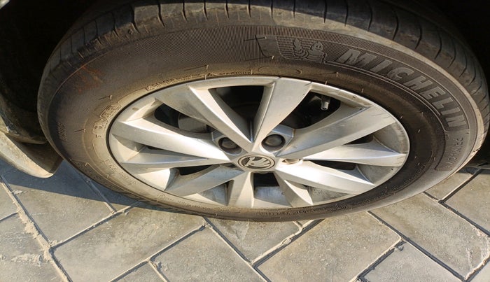 2018 Skoda Octavia L&K 1.8 TSI AT, Petrol, Automatic, 87,316 km, tyre