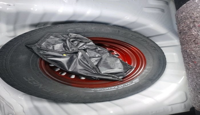 2025 Renault Kiger RXL AMT, Petrol, Automatic, 8,500 km, tyre