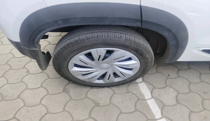 2025 Renault Kiger RXL AMT, Petrol, Automatic, 8,500 km, tyre