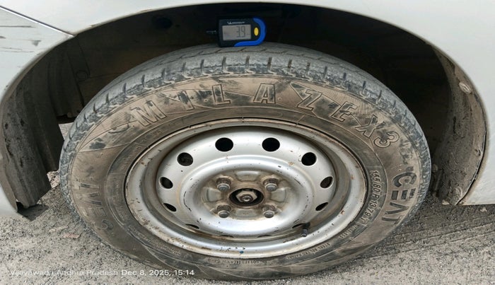 2013 Maruti Wagon R 1.0 LXI CNG, Petrol, Manual, 1,63,518 km, tyre