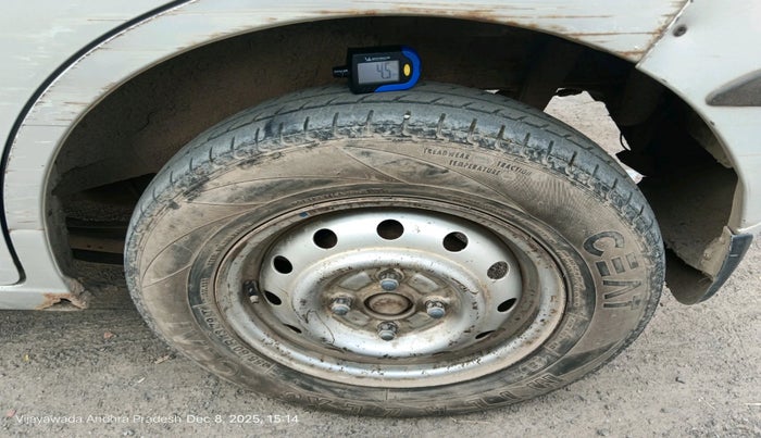 2013 Maruti Wagon R 1.0 LXI CNG, Petrol, Manual, 1,63,518 km, tyre