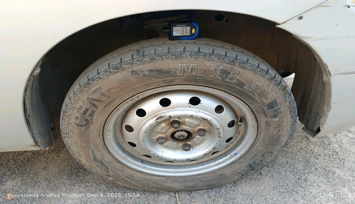 2013 Maruti Wagon R 1.0 LXI CNG, Petrol, Manual, 1,63,518 km, tyre