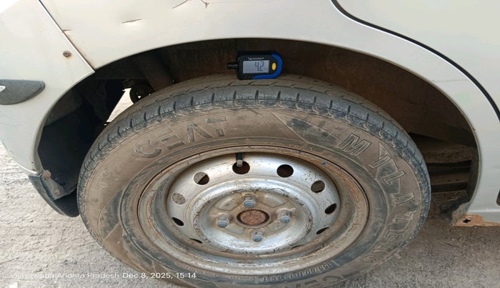 2013 Maruti Wagon R 1.0 LXI CNG, Petrol, Manual, 1,63,518 km, tyre