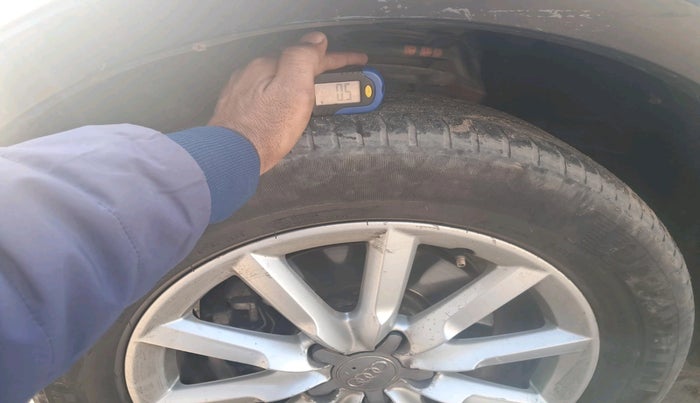 2013 Audi Q3 2.0 TDI QUATTRO, Diesel, Automatic, 1,32,626 km, tyre