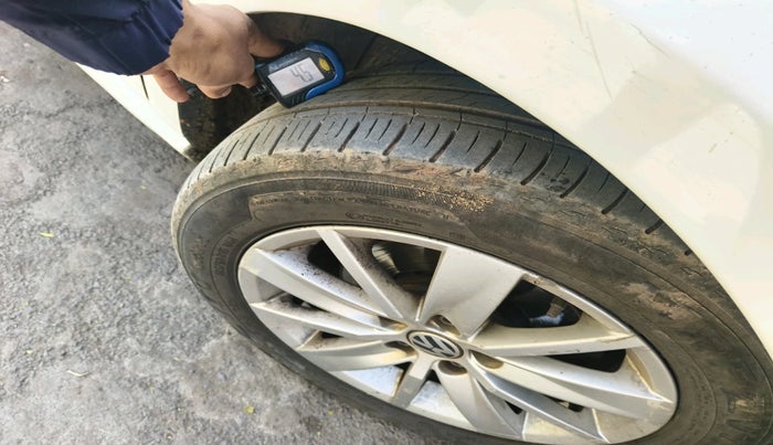 2015 Volkswagen Polo HIGHLINE1.5L, Diesel, Manual, 1,12,646 km, tyre