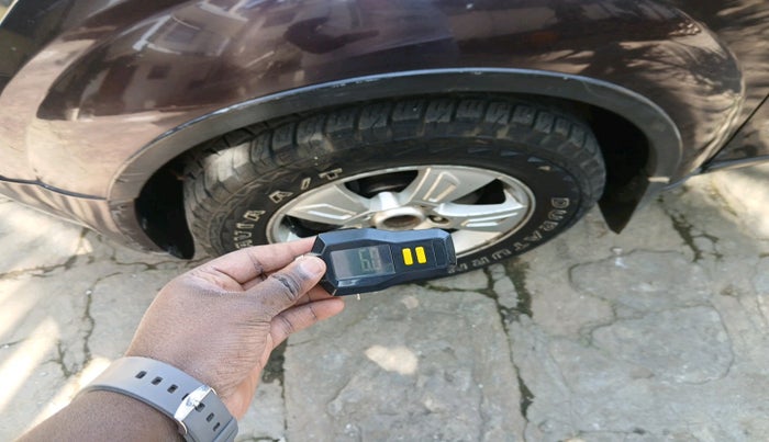 2015 Mahindra XUV500 W8, Diesel, Manual, 62,000 km, tyre