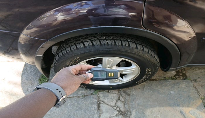 2015 Mahindra XUV500 W8, Diesel, Manual, 62,000 km, tyre