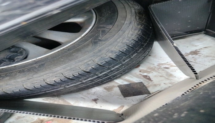 2011 Toyota Etios VX, Petrol, Manual, 1,14,542 km, tyre