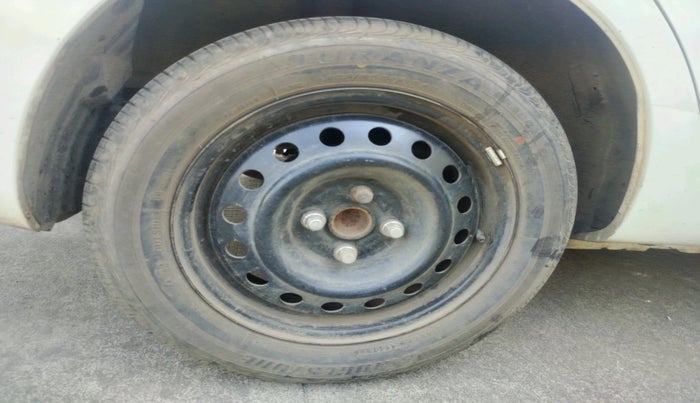 2011 Toyota Etios VX, Petrol, Manual, 1,14,542 km, tyre