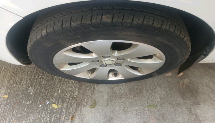 2011 Skoda Superb ELEGANCE 1.8 TSI AT, Petrol, Automatic, 40,002 km, tyre