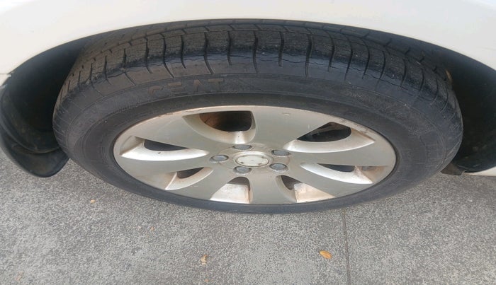 2011 Skoda Superb ELEGANCE 1.8 TSI AT, Petrol, Automatic, 40,002 km, tyre