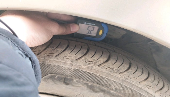 2011 Hyundai Verna FLUIDIC 1.6 VTVT EX, Petrol, Manual, 1,27,118 km, tyre